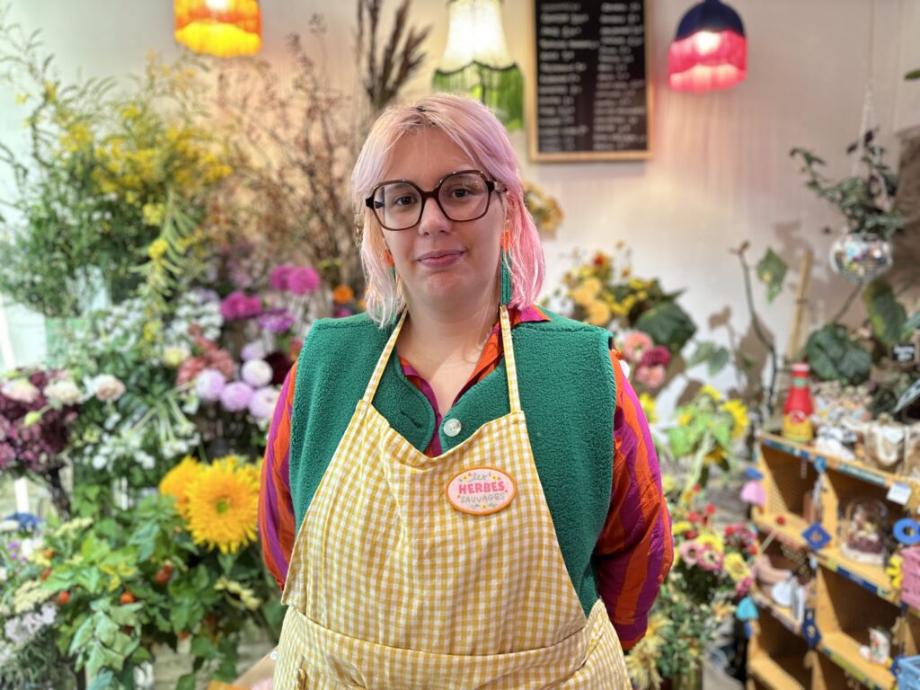 Les Herbes Sauvages, un atelier de confection florale installé au pied d'un immeuble réhabilité rue Pont aux Foulons